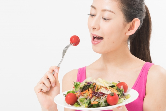 1日3食の中で意識的に野菜を食べる女性