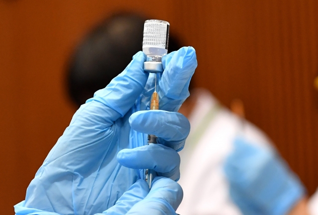 厚生労働省がワクチン3回目接種を容認、医療従事者は早ければ12月にも