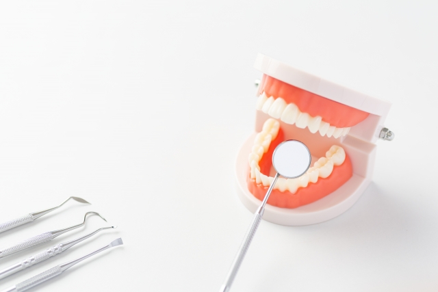 歯科治療で金属を使うことにリスクはあるの？ 台頭してきた「メタルフリー」とは