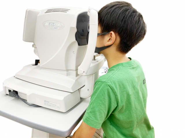 学童近視を予防する検査について