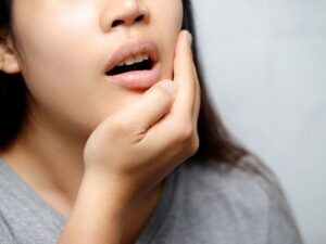 重度の不正咬合が及ぼす悪影響と、インプラントを矯正と併用した治療法