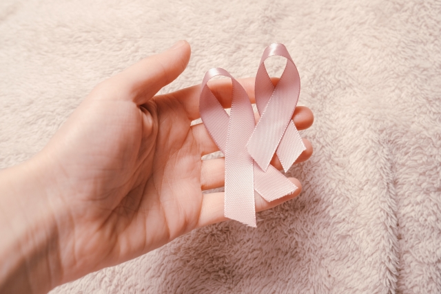 乳がんは遺伝する？ 予防のための遺伝子検査や治療についても教えて！