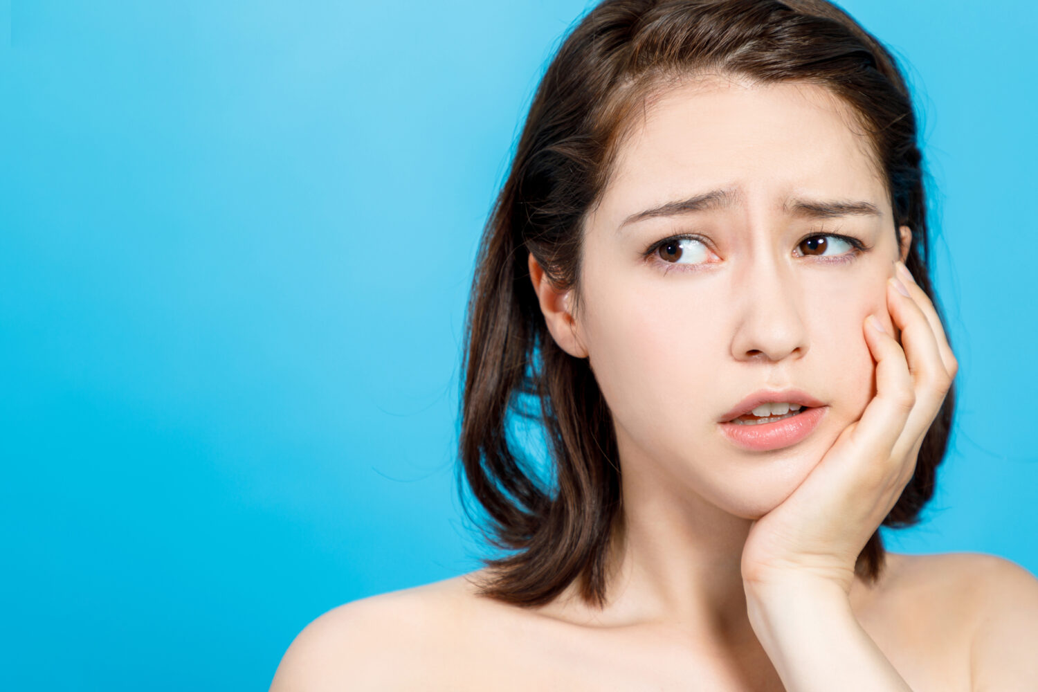 「口内炎」の原因・治療法・避けるべき食べ物について解説！