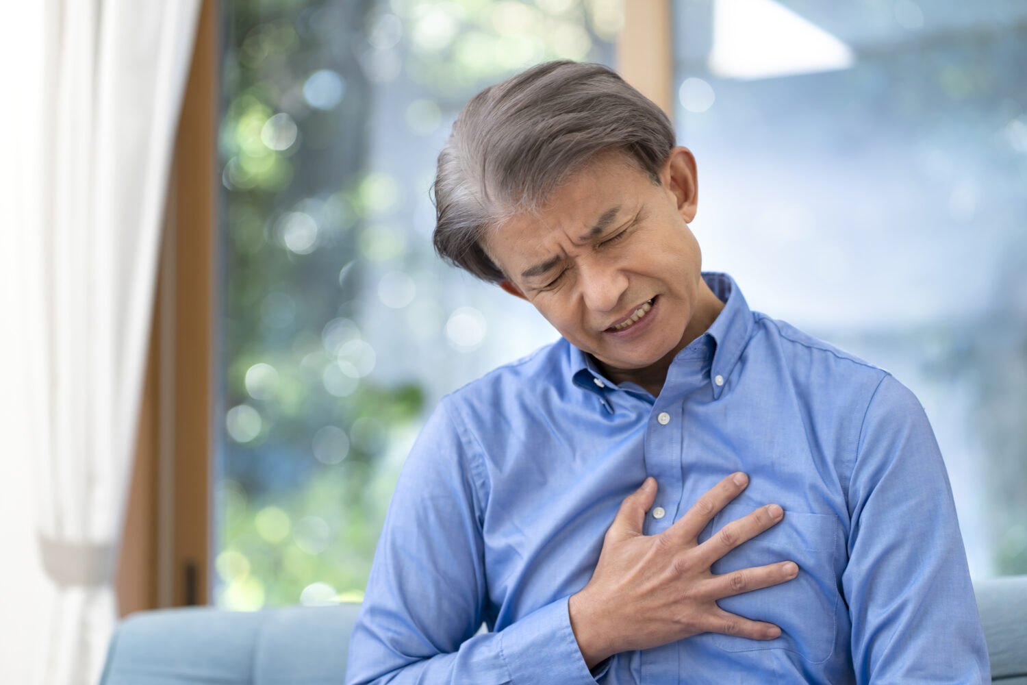急性大動脈解離　胸の痛み