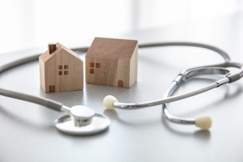 聴診器と住宅