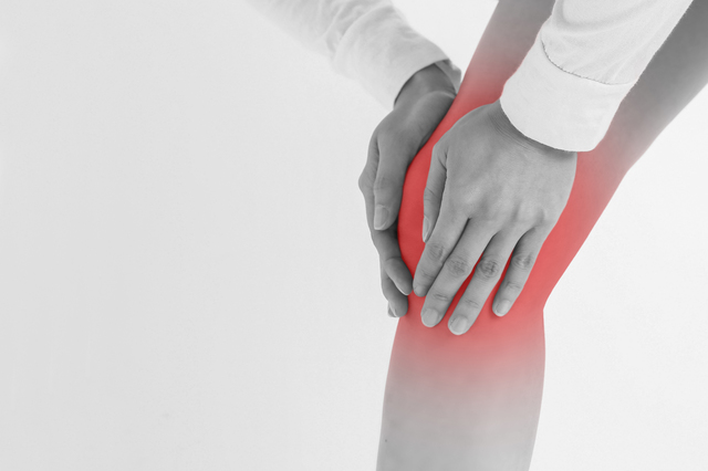 中高年の膝の痛みの原因は？医師が40代からの膝の痛み予防と治療法を解説