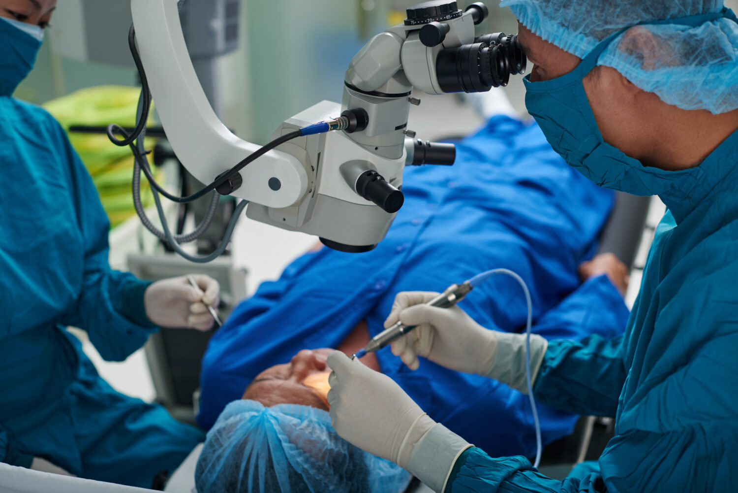 硝子体手術を受けるタイミングはいつ？眼科医が硝子体手術の流れを紹介