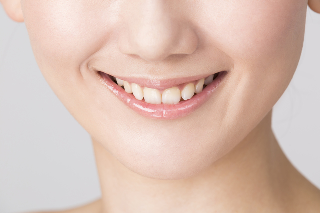 歯列矯正は何歳ごろがベスト? 大人と子どもの歯列矯正の違いやメリット･デメリットを歯科医が解説
