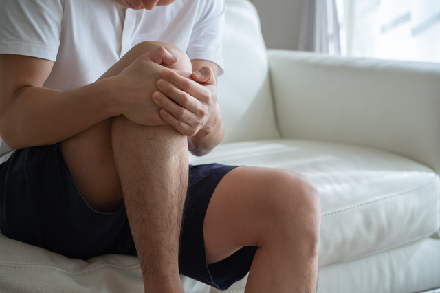 膝が痛いときに行く病院・治療方法の選び方とは？