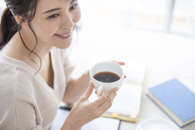 カフェイン代謝が遅い遺伝子型 コーヒー3倍以上摂取で高血圧進行などのリスク増