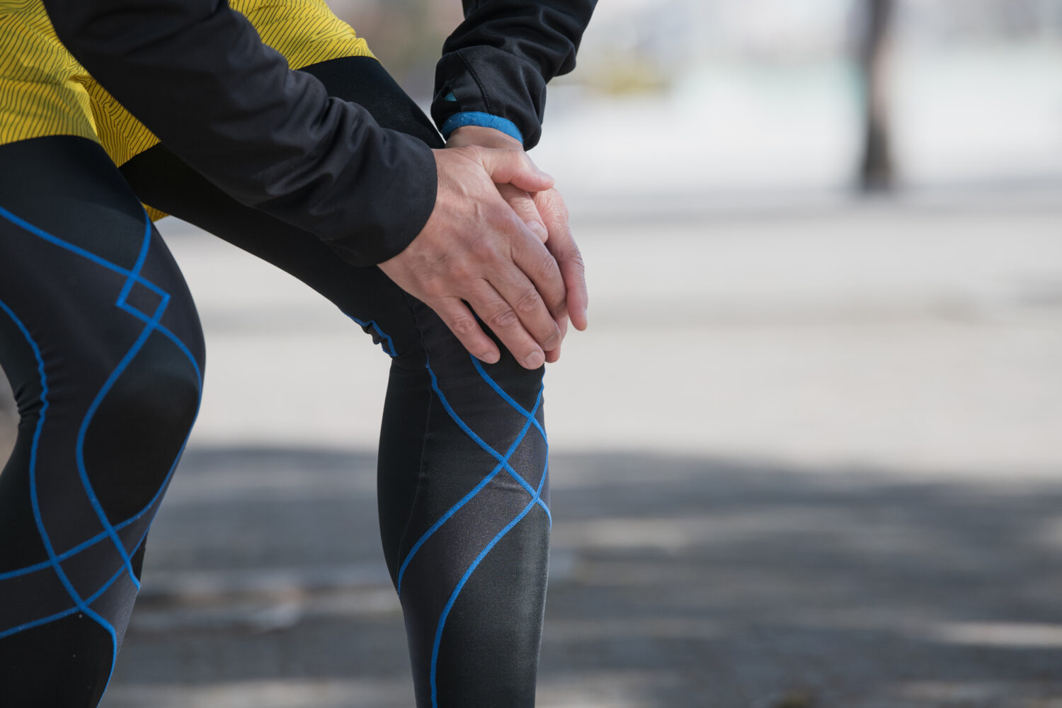膝が痛くなりやすい人の特徴を解説 痛みの原因とは？あなたは当てはまっていない？