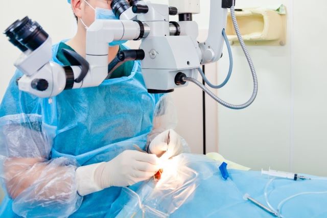 白内障手術のタイミングを眼科医が解説 症状がどの程度進んだら手術を受けるべき?