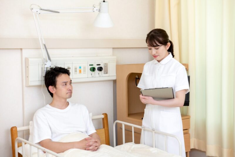 看護師と入院患者