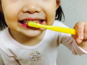 お子さまに負担の少ない小児歯科の治療を受けさせるために